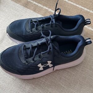 Men’s UNDER ARMOR sneakers size 10.5
